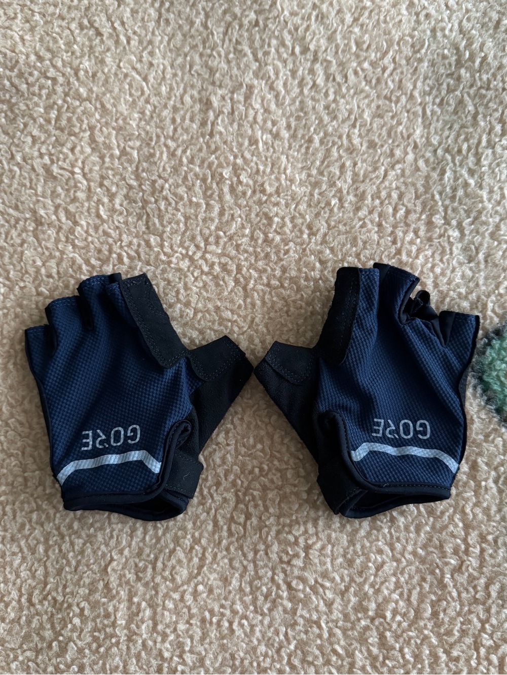 gorewear lightly padded cycling gloves - size small